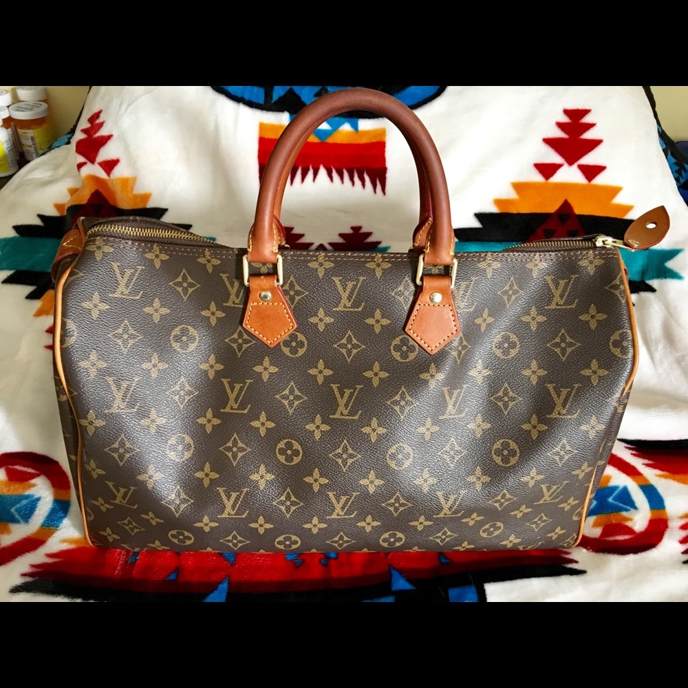 LV Speedy 40 bag.